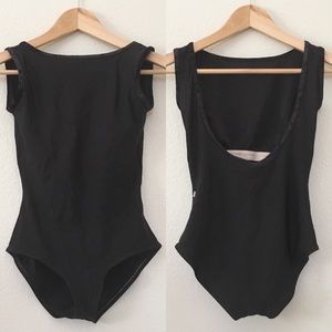 Yumiko Sofiane Leotard